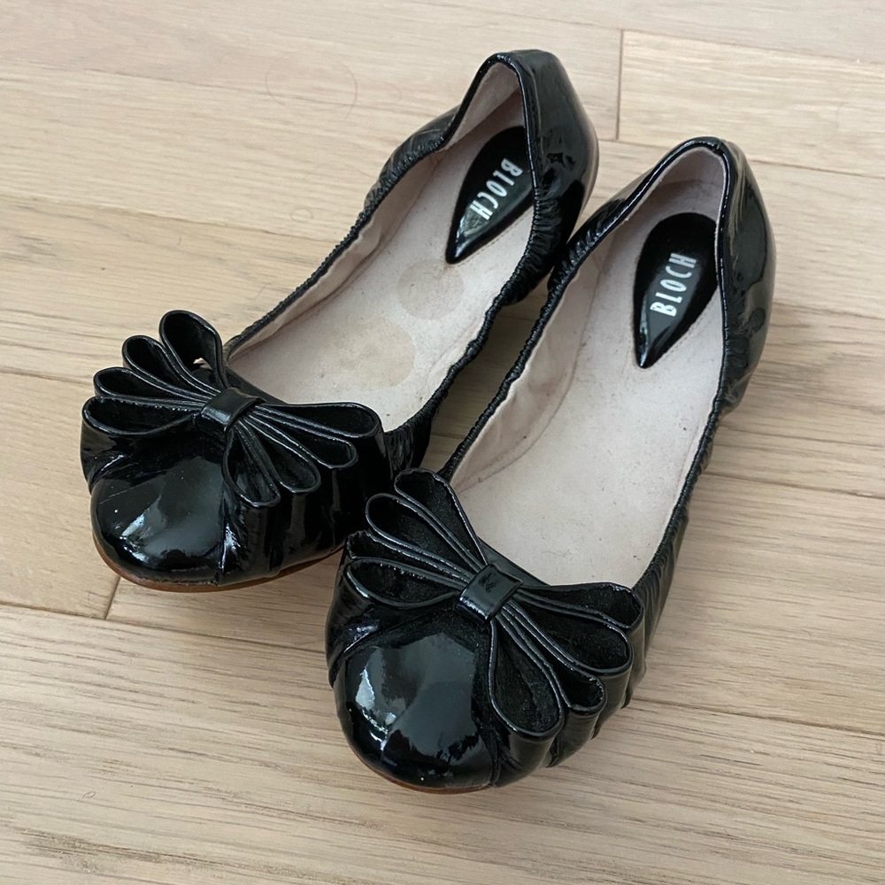 Bloch Shiny Black Flats with Bow, size 37-38